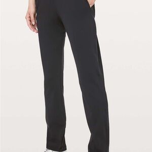 Lululemon On The Fly Black drawstring waist size 2 pockets pants